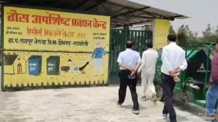 डायरेक्टर ने  ग्राम पंचायत रायपुर नेरुवाका औचक निरीक्षण किया प्रधान रतिपाल द्वारा बुके एवं शाल भेंट करसम्मानित किया