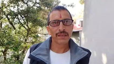 पोखरी: भाजपा के पूर्व मंडल अध्यक्ष बीरेंद्र पाल भंडारी ने कहा- पोखरी नैल बामनाथ सड़क पर डामरीकरण में मानकों की हो रही है अनदेखी