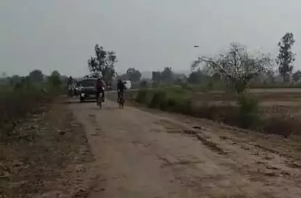 मुंगावली: कलेक्टर रविवार को साइकिल से निकले, जल गंगा संवर्धन अभियान में किया श्रमदान