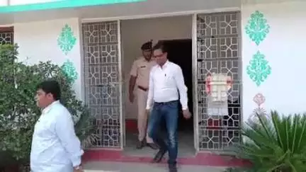 राजपुर: अहियापुर में सरकारी योजना से बने भवन की अधिकारियों द्वारा जांच, अतिक्रमण मुक्त कराने की तैयारी