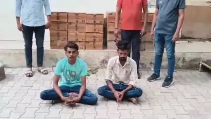 માણેકવાડી વિસ્તારમાંથી વિદેશી દારૂનો જથ્થો ભરેલી કાર સાથે બે ઈસમોને એલસીબી ટીમે ઝડપી લીધા