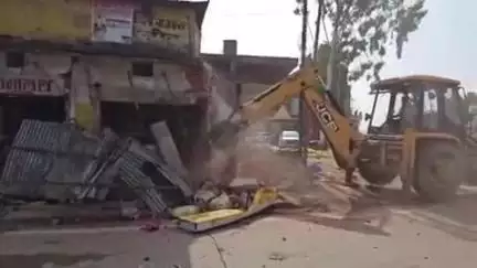 सूरजपुर: सूरजपुर में सुभाष चौक से महगवां चौक तक एसडीएम के नेतृत्व में अतिक्रमण हटाने की कार्यवाही शुरू