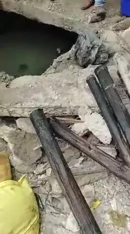 यह वीडियो गांव सलारपुर खादर सालारपुर पुलिस चौकी पिलर नंबर 93 के सामने सेक्टर 102 की है