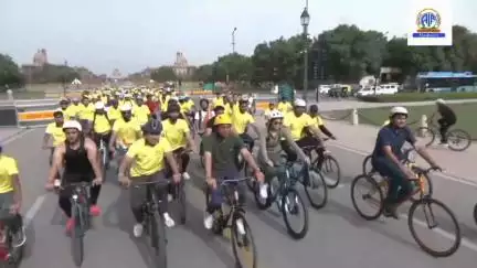 Union Minister Mansukh Mandaviya leads 25th Fit India Sundays On Cycle initiative