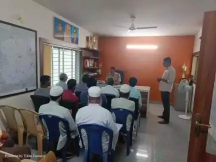 ಮಾಗಡಿ: ಪಟ್ಟಣದ ಪೊಲೀಸ್ ಠಾಣೆಯಲ್ಲಿ ಬಕ್ರೀದ್ ಹಬ್ಬದ ಹಿನ್ನೆಲೆಯಲ್ಲಿ ಶಾಂತಿ‌ಸಭೆ