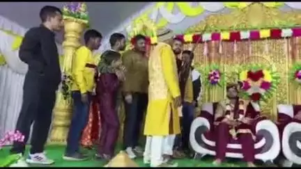 महाराजगंज: मुरैनी गांव में शादी समारोह के दौरान स्टेज पर हर्ष फायरिंग का वीडियो सोशल मीडिया पर हुआ वायरल