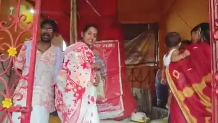 মুরারই ১: রাজগ্রাম পূর্ব বাজার ষষ্ঠীতলায় জামাইষষ্ঠী উপলক্ষ্যে পুজো দিতে মহিলাদের ভিড়