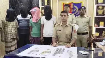 জলঙ্গি: সাগরপাড়ায় পুলিশের সফল অভিযান: বেআইনি অস্ত্রসহ গ্রেফতার চার, উদ্ধার বিপুল আগ্নেয়াস্ত্র ও গুলি