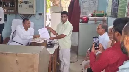 ভগবানগোলা ১: শিয়ালদহ-লালগোলা প্যাসেঞ্জার ট্রেন দ্বিখণ্ডনের সিদ্ধান্তের বিরুদ্ধে নাগরিক মঞ্চের তীব্র প্রতিবাদ