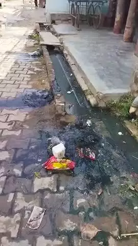 नाली का निर्माण सही से नहीं होने से, सड़क पर आ रहा है नाली का गंदा पानी | ग्रामीणों को हो रही है परेशानी| #कोटवा