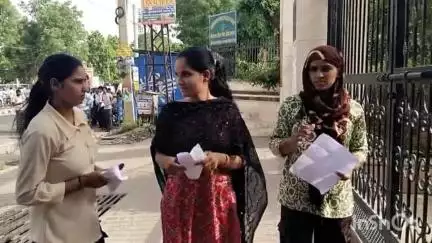 दौसा: दौसा में आयोजित डीएलएड परीक्षा में 2 से 8 मिनट देरी से पहुंचे परीक्षार्थियों को नहीं मिला प्रवेश, करते रहे मिन्नत