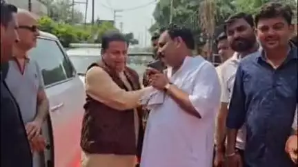 खुर्जा: खुर्जा पहुंचे विश्व विख्यात भजन गायक अनूप जलौटा, ऑपरेशन सिंदूर पर खुलकर बोले प्रख्यात गायक