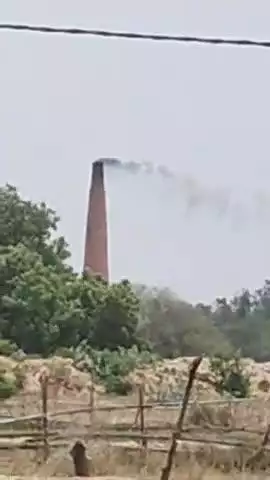 उ प्र प्रतापगढ पट्टी तहसील बेलसंडी गांव में विजेंद्र गुप्ता द्वारा सरकारी भूमि पर अवैध बाराही ईंट उद्योग का संचालन