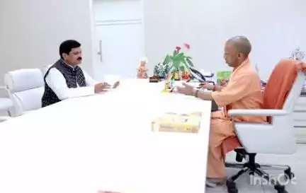 मेहदावल: उत्तर प्रदेश के मुख्यमंत्री योगी आदित्यनाथ से मेहदावल विधायक ने की मुलाकात, पत्र दिया