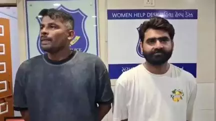 વડોદરા દક્ષિણ: શહેરમાં મર્સીડીસ કારને આગ લગાડનાર પોલિસે 2 નાસતા ફરતા ઈસમોને એપેક્ષ હોટલ ખાતેથી ઝડપી પાડ્યા