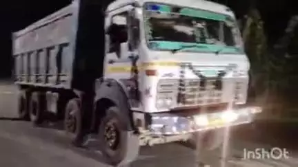 धमतरी: संबलपुर के पास हाइवा वाहन की टक्कर से मोटरसाइकिल सवार दो व्यक्ति हुए घायल