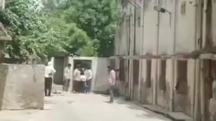 करौली: आपसी झगड़े में मृतक के शव का जिला अस्पताल में पोस्टमार्टम के बाद परिजनों को सौंपा गया