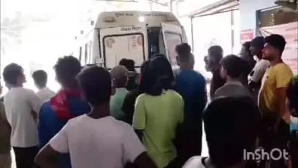 ब्रह्मपुर: चंदा गांव के पास गैस टैंकर ने बाइक सवार को मारी टक्कर, अस्पताल में कराया गया इलाज