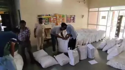 अमरावती: गुजरातहून ट्रॅव्हल्सने येत असलेले २५ लाखाचे प्रतिबंधित HTBT बियाणे वेलकम पॉईंटवर  जप्त; कृषी विभागाची कारवाई
