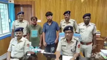 বহরমপুর: ফরাসডাঙ্গায় নাকা তল্লাসীর পর  একাধিক আগ্নেয় অস্ত্রসহ ধৃত ২ বহরমপুর থানার পুলিশের জালে