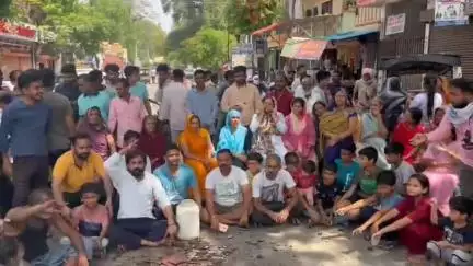 ब्यावरा: ब्यावरा शहर में पंचशील कॉलोनी के सामने पेयजल की समस्या को लेकर लोगों ने किया चक्का जाम #jansamasya