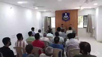ગણદેવી: બીલીમોરા ખાતે બકરી ઈદ ના તહેવારને લઈને પોલીસ સ્ટેશન ખાતે શાંતિ સમિતિની બેઠક યોજાઈ.
