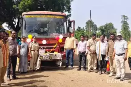 राजूरा: राजुरा आगारातर्फे बस स्थानकात राज्य परिवहन महामंडळाचा ७७ वा वर्धापन दिन उत्साहात साजरा