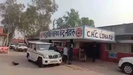 लोहारू: गांव गिगनाऊ में आरा मशीन के पास पिकअप ने बाइक सवार को टक्कर मारी