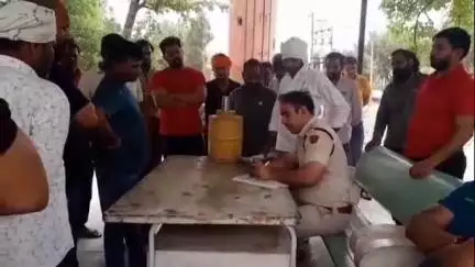 झज्जर: पिकअप गाड़ी की टक्कर से कार चालक की मौत, मृतक झज्जर के बाजीतपुर गांव का रहने वाला था और दूध बेचने का काम करता था