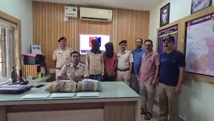 ভগবানগোলা ২: রানিতলায় ফেনসিডিল সহ গ্রেফতার ২ তার মধ্যে একজন বাংলাদেশী