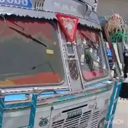 ऊंचाहार: खोजनपुर स्थित सब्जी मंडी के सामने खड़े ट्रक में डम्पर ने मारी जोरदार टक्कर, घटना में कोई हताहत नहीं