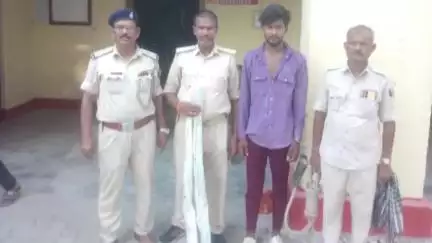 जोगापट्टी: सिसवा मंगलपुर गांव से श्रीनगर थाना के पुलिस ने एक नाली 2 बंदूक के साथ एक को किया गिरफ्तार, वीडियो हुआ था वायरल