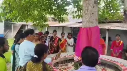 খেজুরি ২: জামাই ষষ্ঠীর দিনে আজ খেজুরীতে অরণ্য ষষ্ঠী উদযাপন করলো স্বেচ্ছা সেবী সংস্থা জোনাকি চ্যারিটেবল ট্রাস্ট