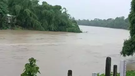 কৈলাশহর: টানা বৃষ্টি হওয়ার কারণে কৈলাসহরের বিভিন্ন এলাকা জলমগ্ন হয়ে পড়েছে