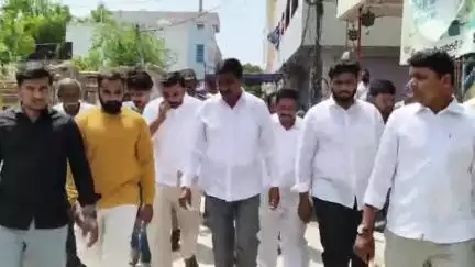 ప్రజల అభీష్టం మేరకే రేషన్ షాపులు పునఃప్రారంభం: పట్టణంలో మంత్రి బీసీ జనార్దన్ రెడ్డి