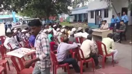 পাড়া: বকরিদ উৎসবের প্রাক্কালে পাড়া থানা এলাকার সমস্ত বকরিদ উৎসব কমিটিদের আলোচনা বৈঠক করলেন OC