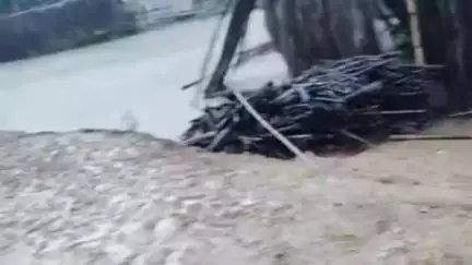 হাইলাকান্দি: হাইলাকান্দিতে বন্যা কবলিত এলাকা পরিদর্শন করে প্রয়োজনীয় ব্যবস্থা নিতে নির্দেশনা দিয়েছেন জেলা আয়ুক্ত নিসর্গ হিভারে