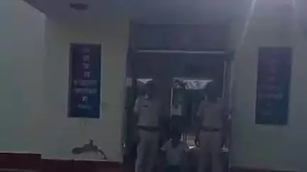 पीपलदा: अयाना पुलिस ने एरिया डोमिनेशन अभियान के तहत एक गिरफ्तारी वारंटी को गिरफ्तार कर न्यायिक हिरासत में भेजा