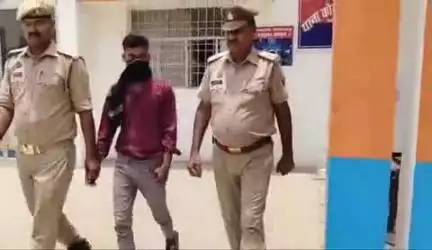 नौगढ़: थानाजोगियाउदयपुर पुलिस ने नाबालिग के साथ दुष्कर्म के आरोपी एक वांछित अभियुक्त को ककरहीटड़िया बाजार से किया गिरफ्तार