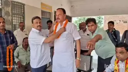 अलीगंज: विधायक ने अलीगंज से तीन रोडवेज बसों को हरी झंडी दिखाकर किया रवाना, दिल्ली तक जाएंगी बसें