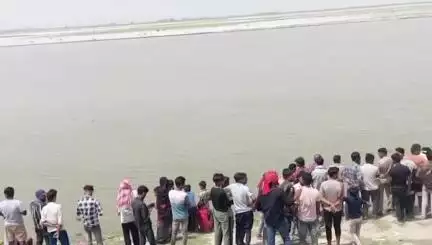 गोला: बारानगर कालिका माता मंदिर के पास सरयू नदी में नहाने गया बनवारपार गाँव का युवक लापता, तलाश जारी