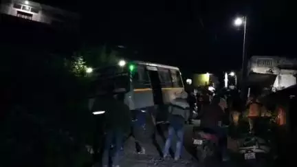 கொடைக்கானல்: உகார்தே நகர் பகுதியில் சுற்றுலா வந்த வாகனம் தனியார் தங்கும் விடுதிக்கு குறுக்கு வழியில் வர சொன்னதால் நடந்த கொடூரம்