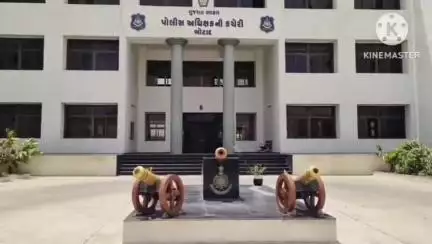બોટાદ સાયબર ક્રાઈમ પોલીસની મોટી કાર્યવાહી, ઓનલાઈન છેતરપિંડીના ભોગ બનેલા ૩૩ લોકોને ₹ ૧૯.૭૮ લાખ પરત અપાવ્યા!