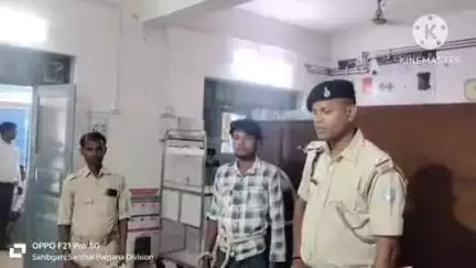 साहिबगंज: बोरियो पुलिस ने महिला पर चाकू व कुल्हाड़ी से हमला करने वाले आरोपी युवक को गिरफ्तार कर जेल भेजा