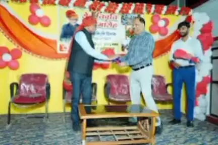 अलीराजपुर: चंद्रशेखर आजाद नगर में एसडीएम सखाराम यादव को भावभीनी विदाई, कलेक्टर डॉ. बेडेकर हुए भावुक