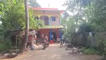 ଆନନ୍ଦପୁର: ନିସଙ୍ଖପୁର ଗ୍ରାମରୁ ବିଳମ୍ବିତ ରାତିରେ ଝରକା ଗ୍ରୀଲ ଭାଙ୍ଗି ୫ ଲକ୍ଷରୁ ଉର୍ଦ୍ଧ୍ବ ଟଙ୍କାର ସୁନା ଗହଣା ଲୁଟ