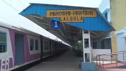 লালগোলা: শিয়াদাহ-লালগোলা প্যাসেঞ্জার ট্রেন বিভাজনের সিদ্ধান্তে যাত্রীদের ক্ষোভ#jansamasya