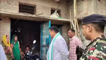 ब्रह्मपुर: नैनिजोर के वार्ड-9 में दादा और पोती को गोली मारने के मामले में विधायक शंभूनाथ सिंह यादव ने पीड़ित परिवार से की मुलाकात