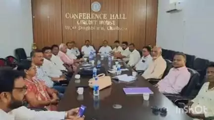 चाईबासा: परिसदन में झारखंड मुक्ति मोर्चा की जिला समिति की बैठक आयोजित, मंत्री और विधायक हुए शामिल