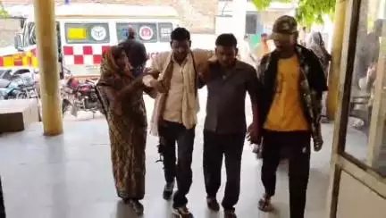 बबेरू: कोर्रम गांव के पास सीएनजी ऑटो अनियंत्रित होकर पलटी, चालक सहित दो लोग हुए घायल